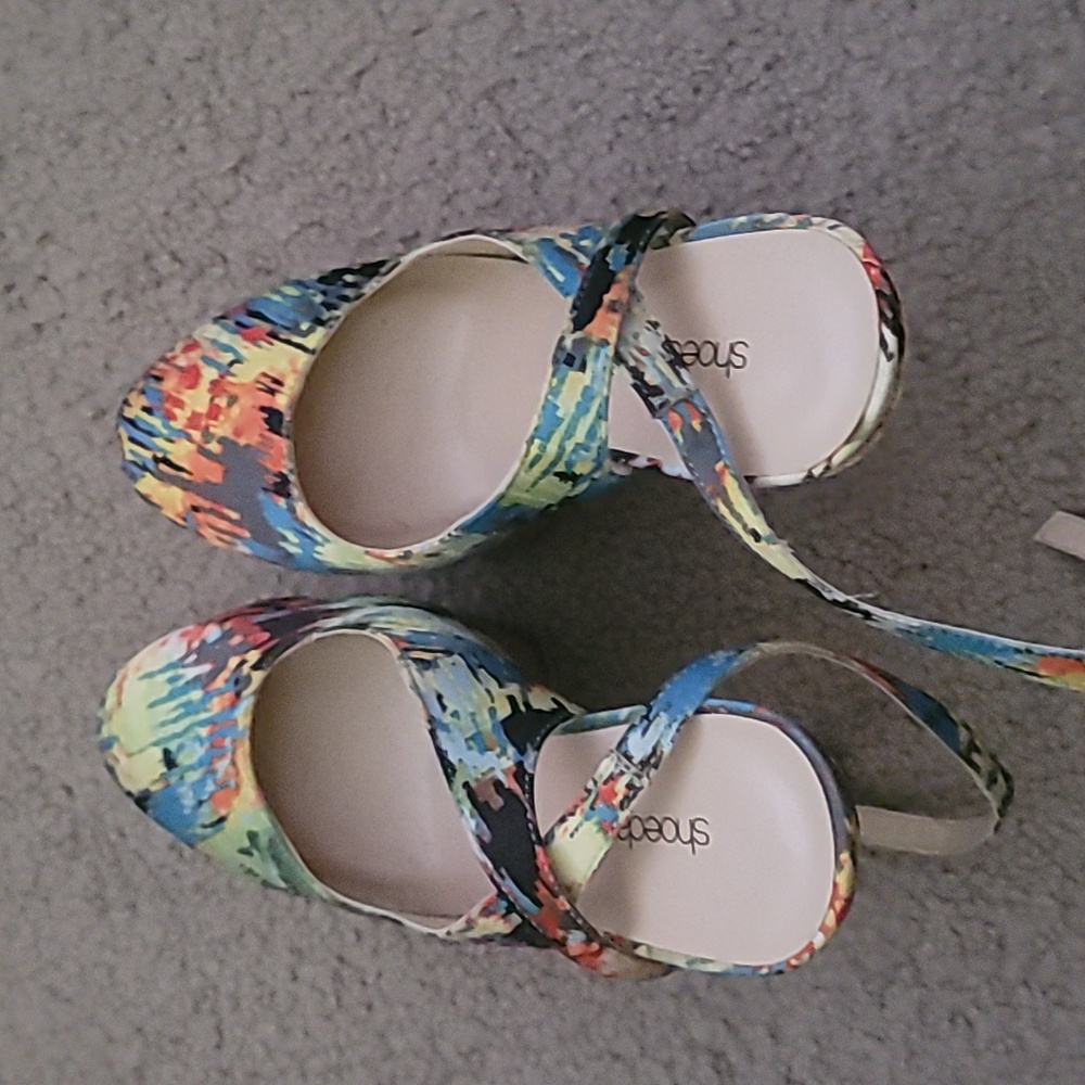 Multi Color platform pumps - Picture 1 of 4